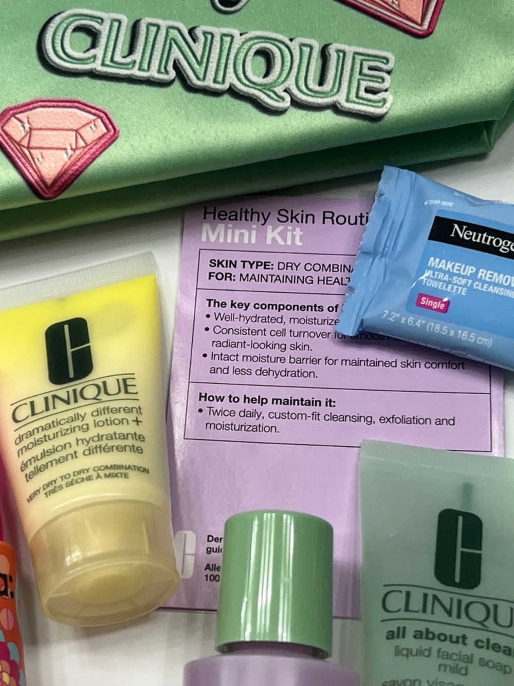 Clinique + Amika Healthy Skin and Rescue Bundle - Picture 2 of 9